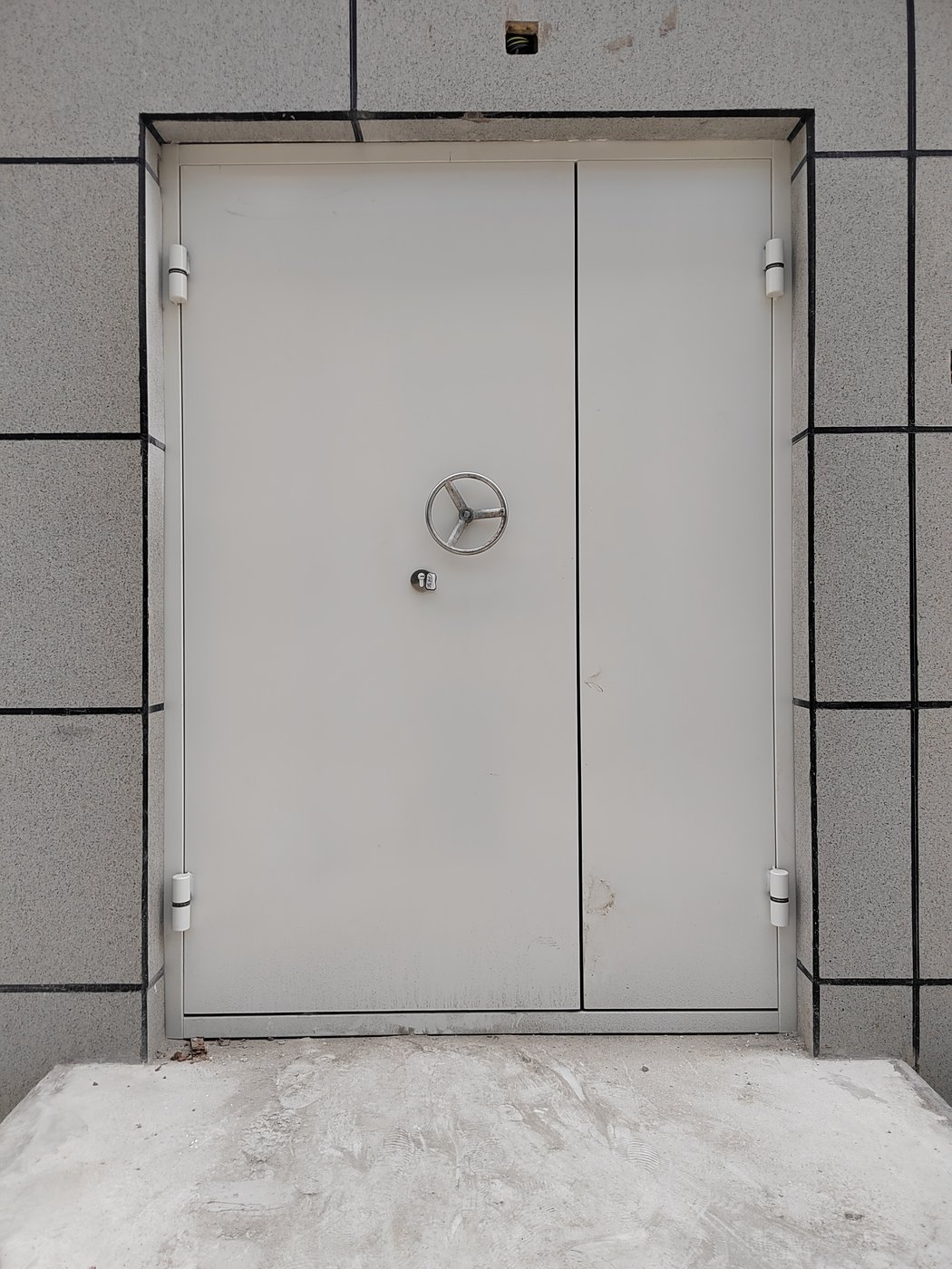重庆防火门进场时间怎么排：别让它拖工期